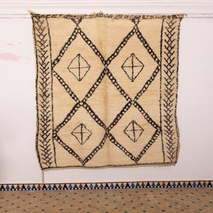 Vintage Beni Ourain Moroccan Rug | Bold Diamond & Cross Motif | Handwoven Wool Berber Carpet | Tribal Wall Hanging or Area Rug | 100% Wool  ; 8,69 ft / 4,43 ft