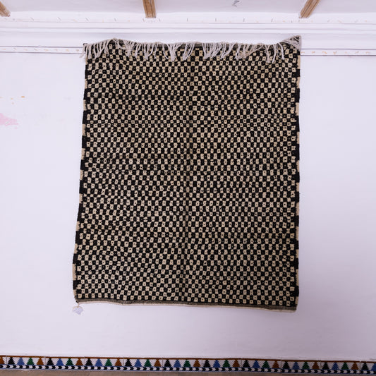 Handwoven Taznakht Moroccan Rug – 100% Wool Black & Beige Checkerboard Carpet – Authentic Berber Craftsmanship – Geometric Minimalist Design