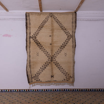 Handwoven Vintage Beni Ourain Moroccan Rug | Geometric Berber Wool Carpet ; 9,68 ft / 5,25 ft