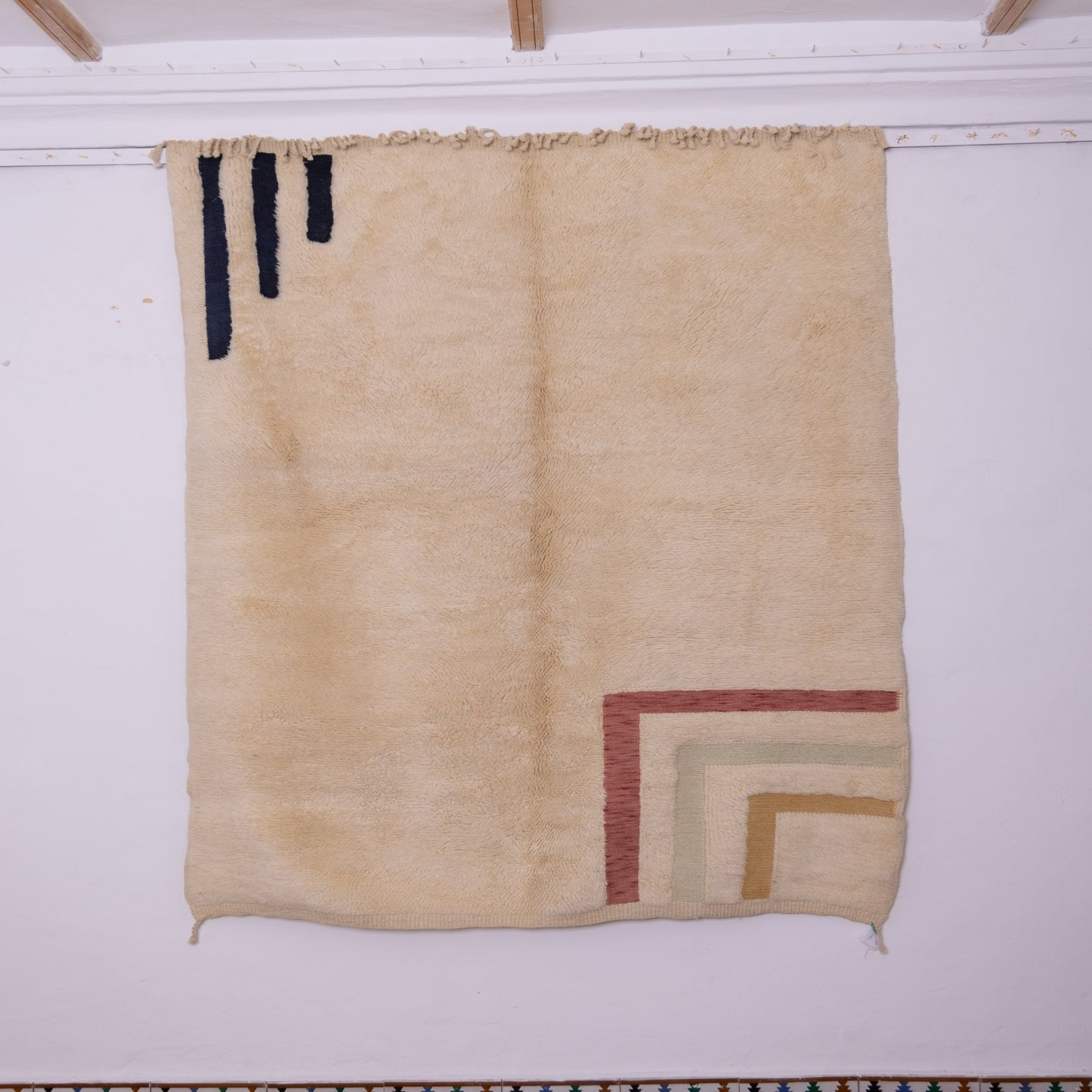 Handwoven Moroccan Mrirt Wool Rug – Minimalist Geometric Design