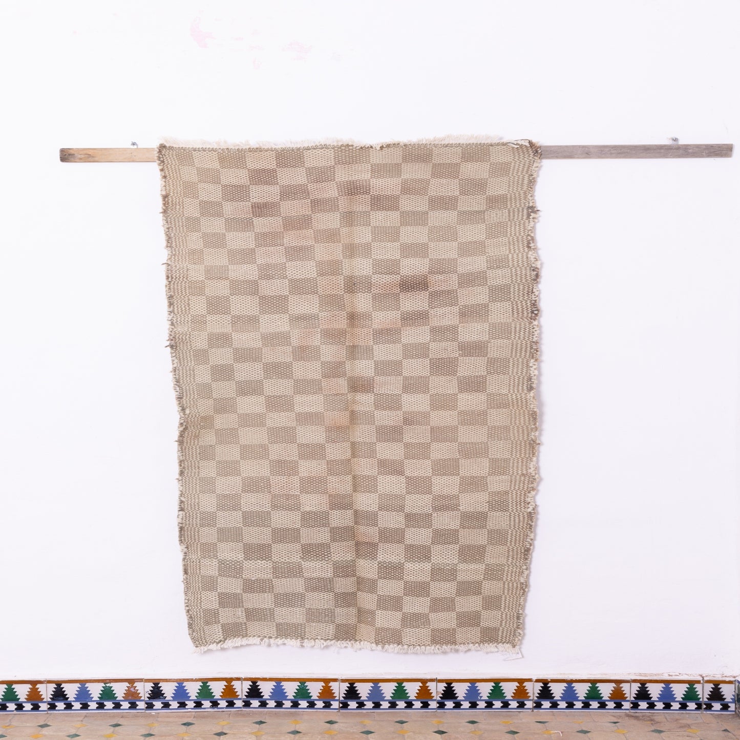 Handwoven Moroccan Akhnif Rug – Beige & Ivory Checkered Wool Rug ; 6,23 ft / 3,28 ft