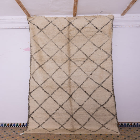 Vintage Moroccan Berber Rug – Handwoven Wool Carpet with Timeless Diamond Lattice Design