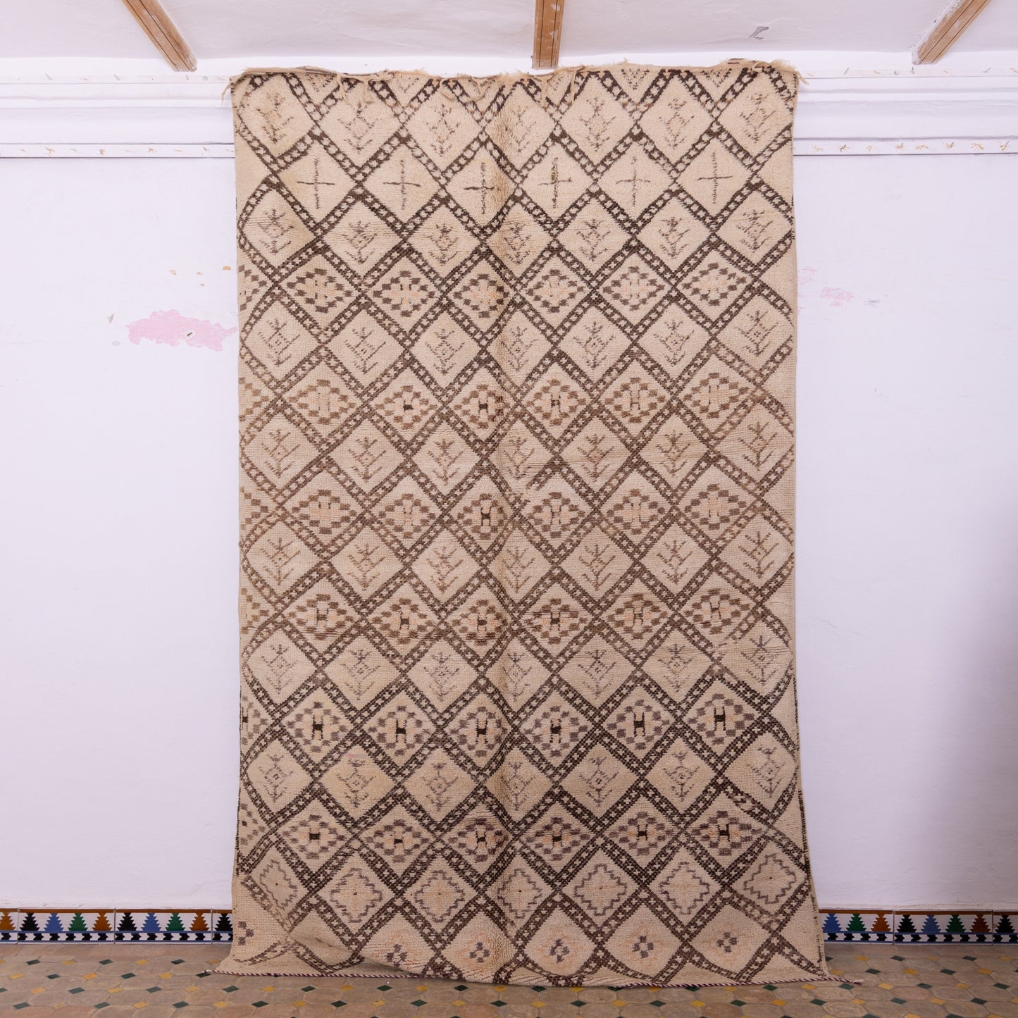 Vintage Moroccan Berber Rug – Intricately Handwoven Wool Carpet ; 11,48 ft /  5,58 ft