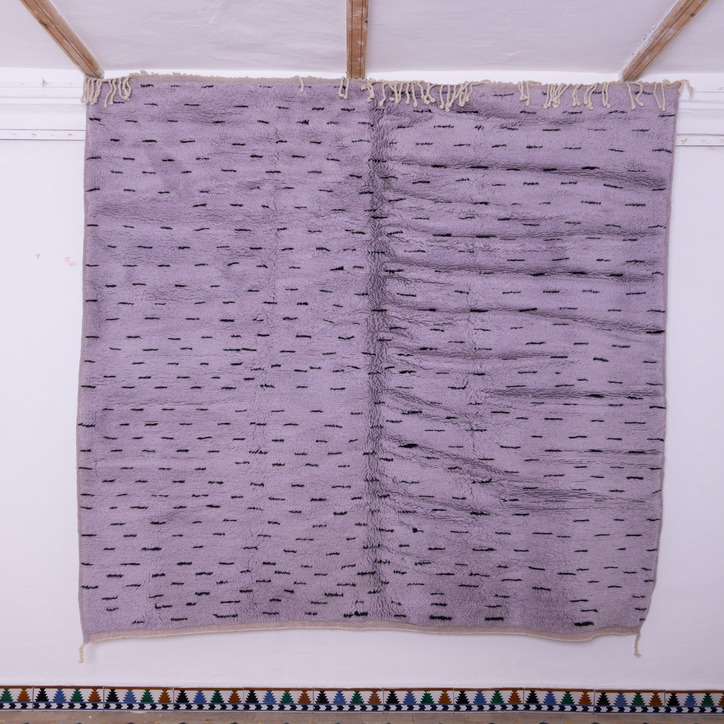 Handwoven Moroccan Mrirt Rug – Soft Purple Wool Berber Carpet with Black Pattern Accents ; 9,51 ft / 7,71 ft