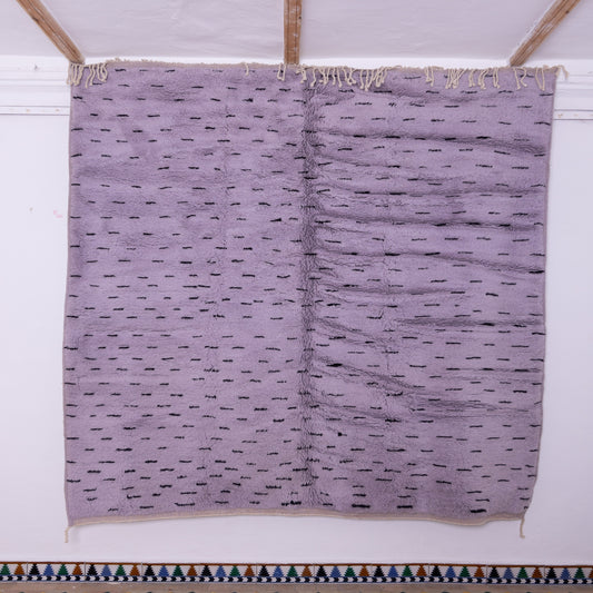 Handwoven Moroccan Mrirt Rug – Soft Purple Wool Berber Carpet with Black Pattern Accents ; 9,51 ft / 7,71 ft