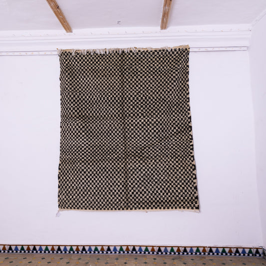 Handwoven Taznakht Moroccan Rug – Black & Beige Geometric Wool Blend Carpet – Authentic Berber Area Rug – 70% Wool, 30% Cotton – Boho & Minimalist Decor