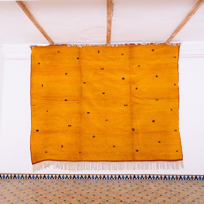 Handwoven Taznakht Moroccan Rug – Golden Yellow Berber Wool Carpet with Minimalist Symbols – 70% Wool, 30% Cotton – Luxurious Bohemian Decor ; 9,68 ft / 9,19 ft