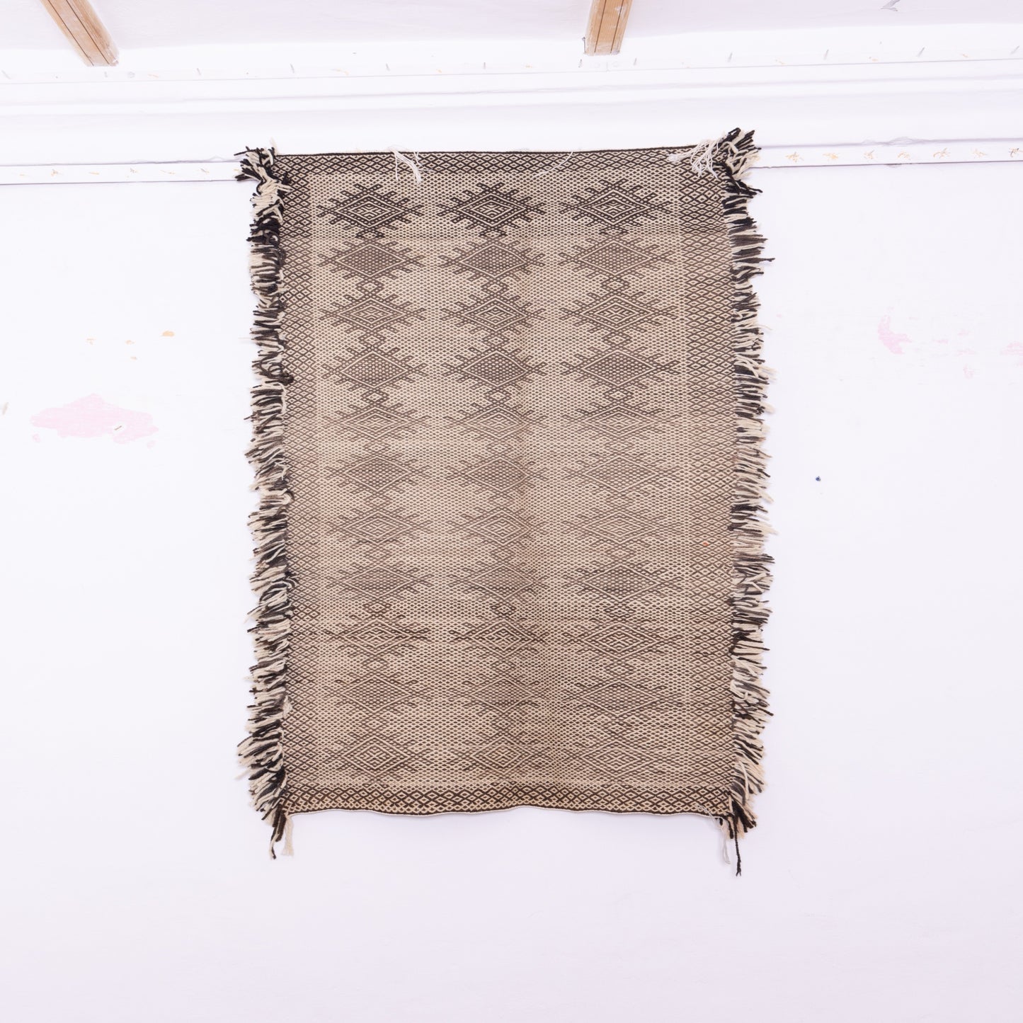 Handwoven Moroccan Akhnif Rug – Timeless Berber Diamond Motif ; 5,91 ft / 3,44 ft