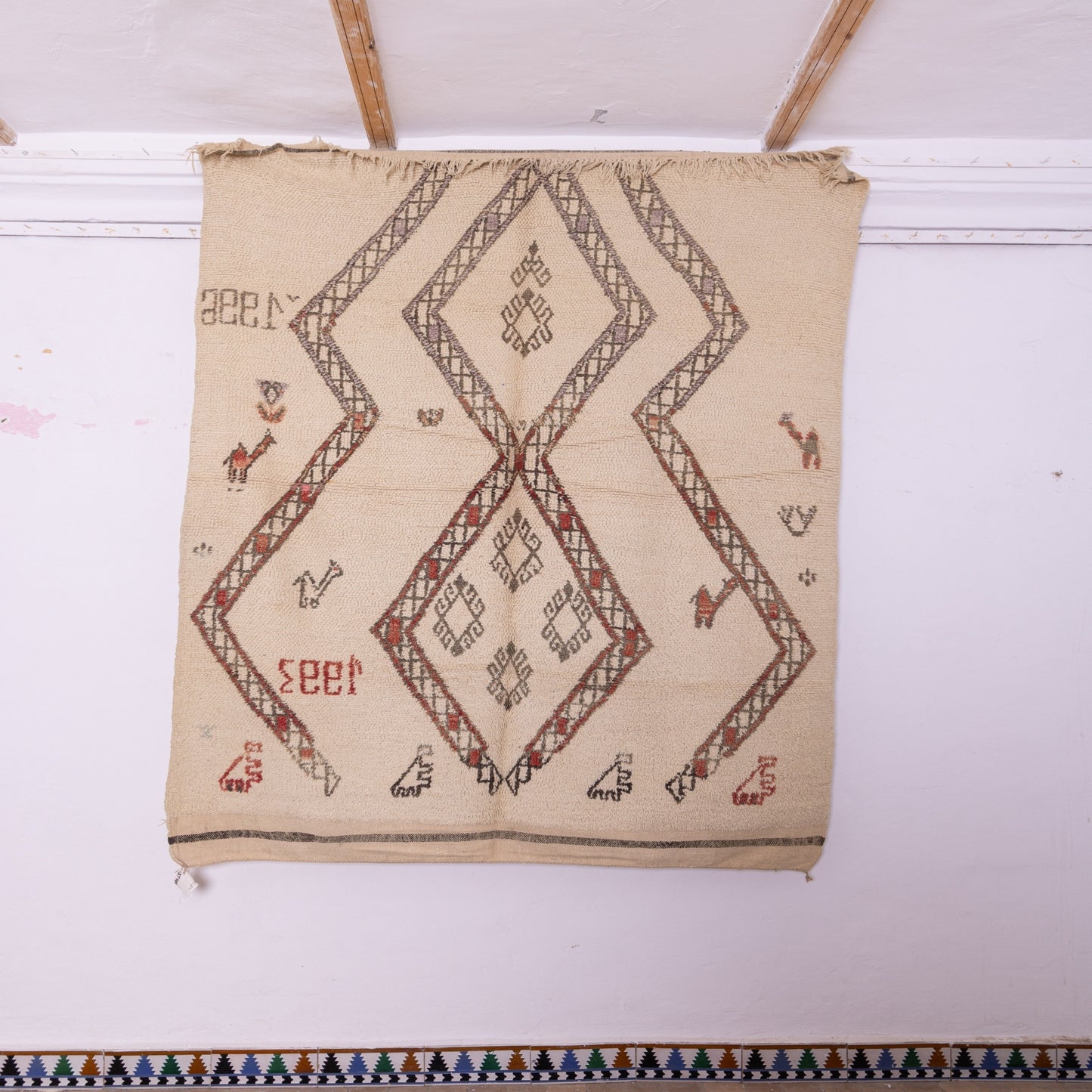 Vintage Moroccan Berber Rug – Handwoven Wool with Tribal Geometric Patterns ; 8,37f t / 5,74 ft