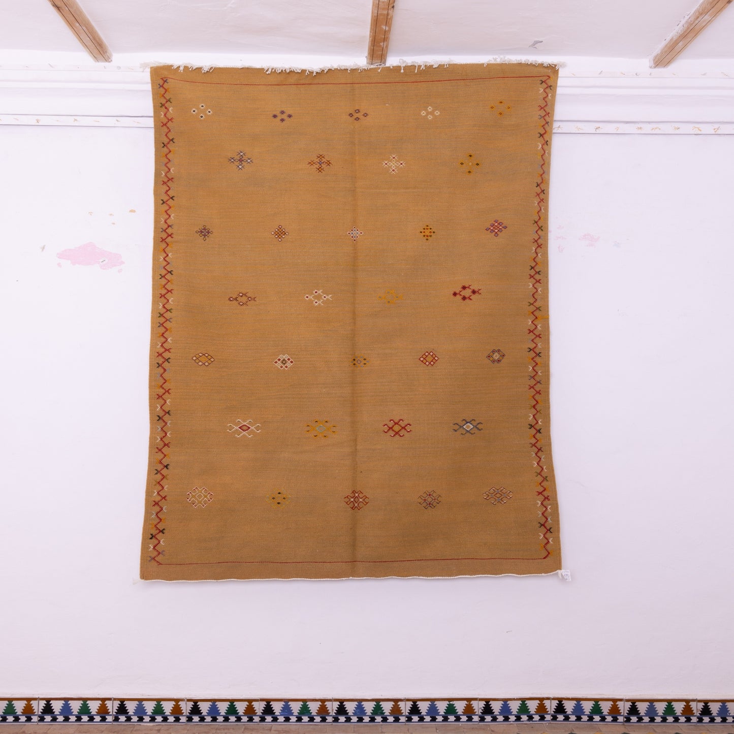 Handwoven Moroccan Akhnif Rug – Golden Berber Wool Carpet ; 8,37 ft / 5,09 ft