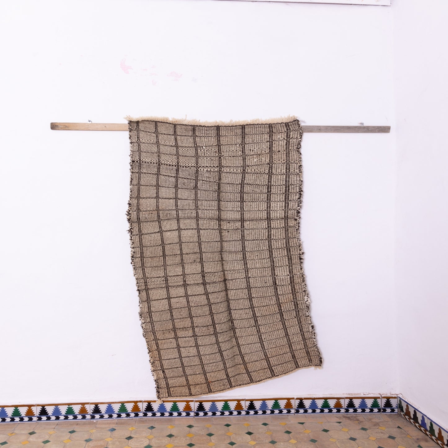 Handwoven Moroccan Akhnif Rug – Minimalist Black & Ivory Berber Wool Rug ; 6,23 ft /  3,12 ft