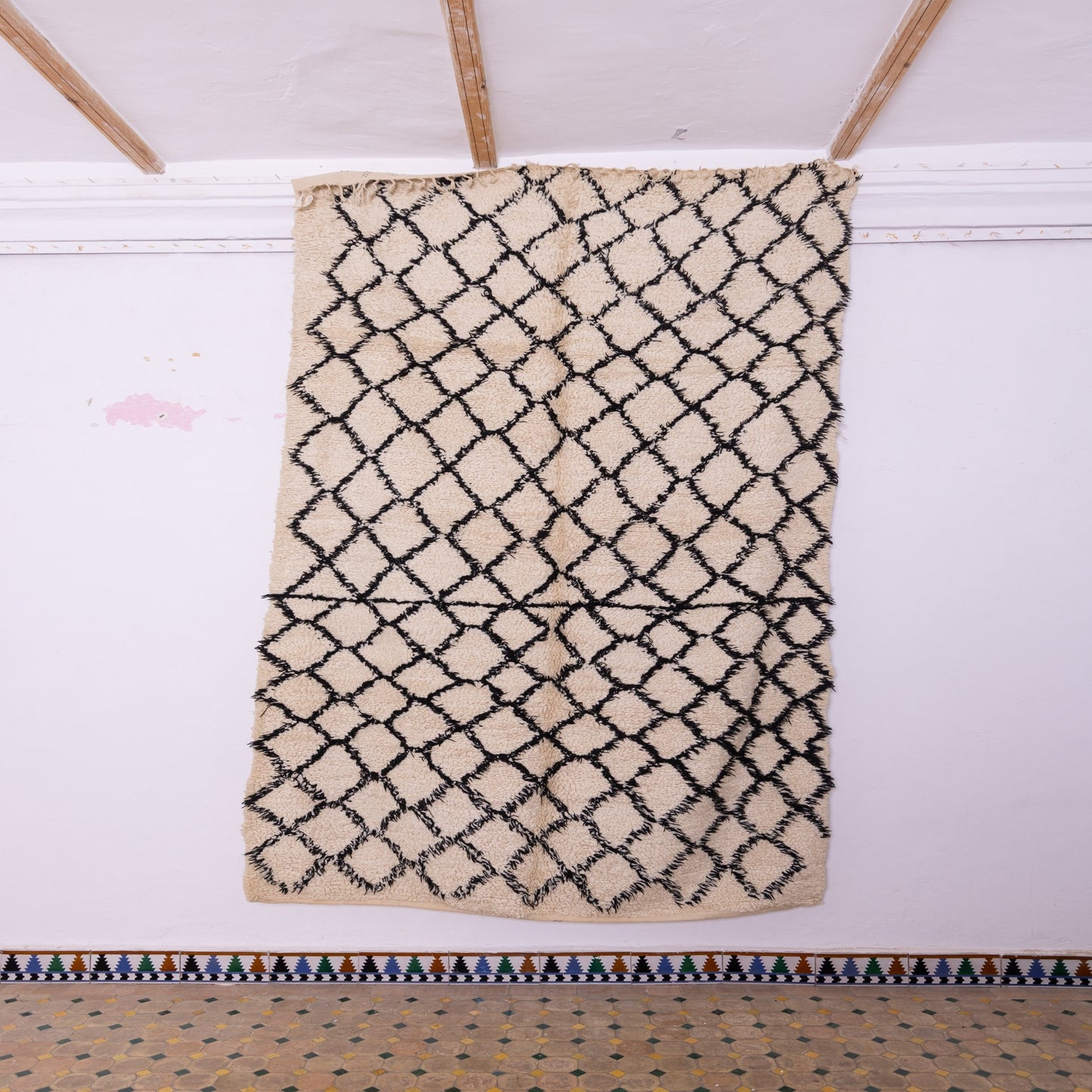 Handwoven Moroccan Beni Ourain Rug – Plush Wool with Classic Diamond Pattern ; 9,84 ft /  5,74 ft