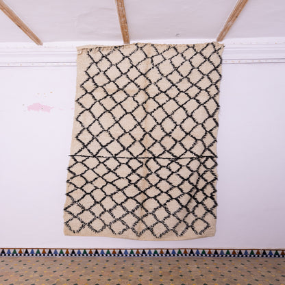 Handwoven Moroccan Beni Ourain Rug – Plush Wool with Classic Diamond Pattern ; 9,84 ft /  5,74 ft