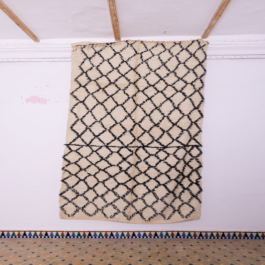 Handwoven Moroccan Beni Ourain Rug – Plush Wool with Classic Diamond Pattern