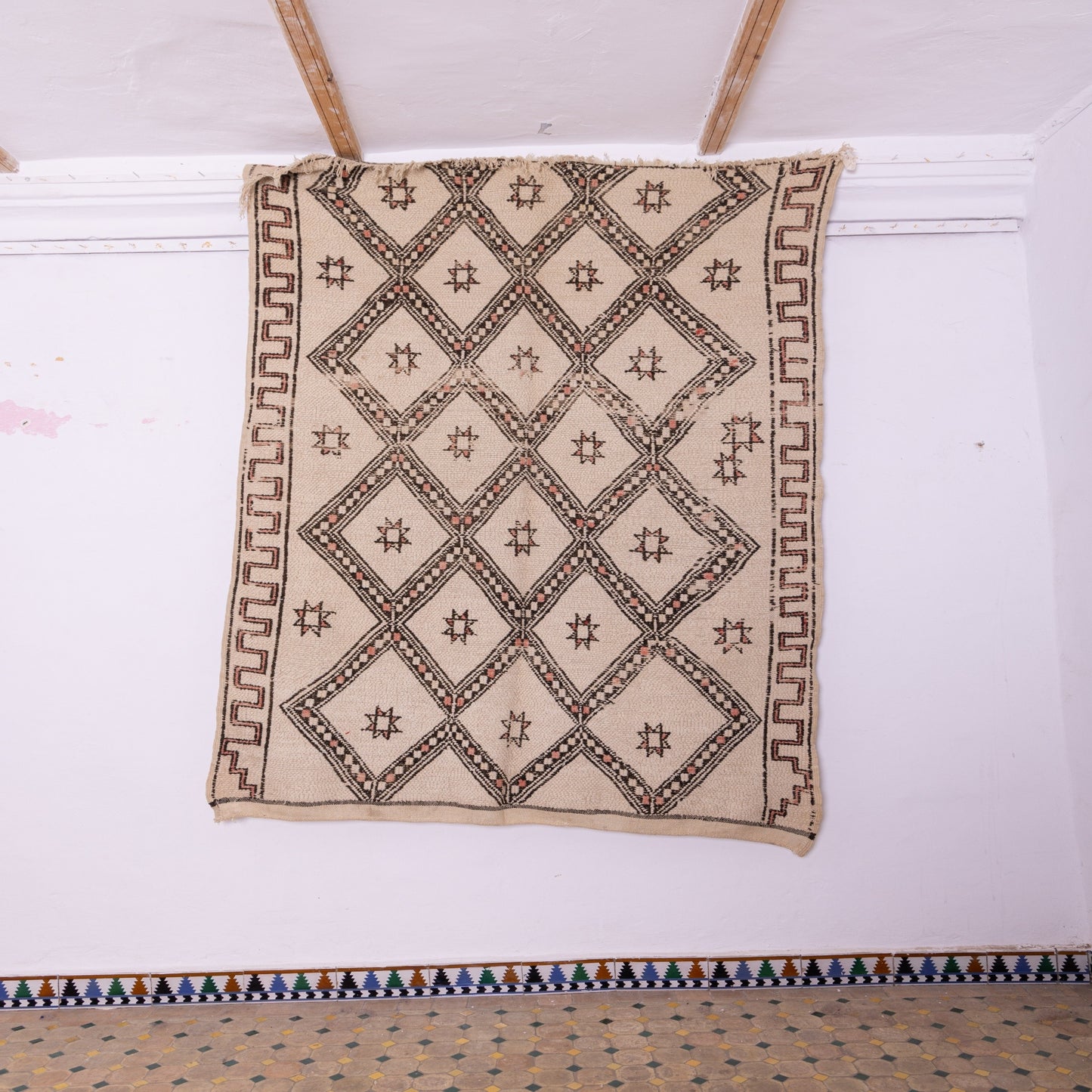 Vintage Moroccan Zanafi Kilim Rug – Handwoven Wool with Geometric Star Motifs ; 8,53 ft / 5,91 ft