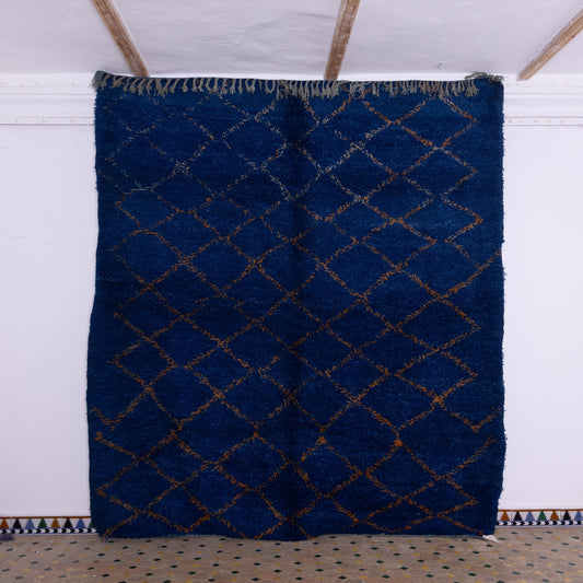 Vintage Moroccan Berber Rug – Handwoven Wool from Moyen Atlas – Deep Blue with Subtle Gold Diamond Pattern – Authentic Beni Mguild Carpet – Bohemian & Minimalist Home Decor