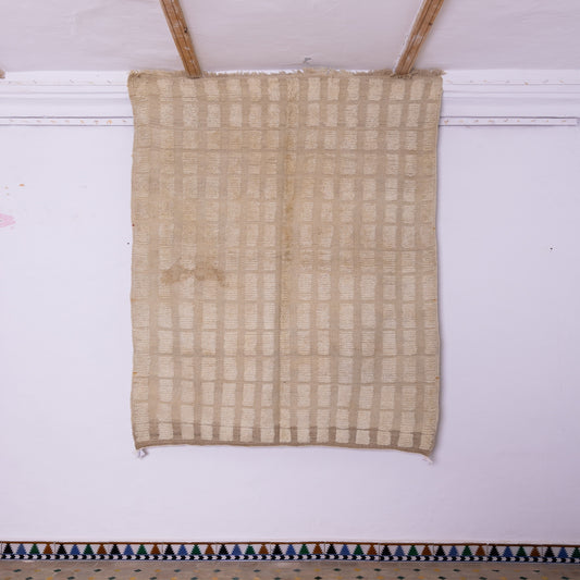 Handwoven Taznakht Moroccan Rug – 100% Wool Beige Grid Pattern Carpet – Minimalist Berber Design – Authentic High Atlas Artisan Craft