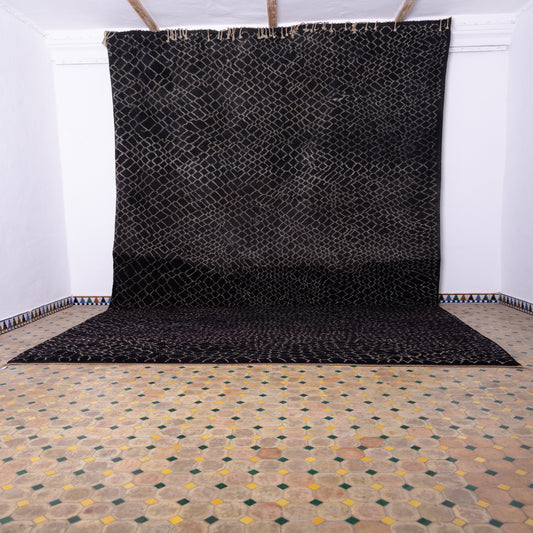 Handwoven Moroccan Mrirt Rug – Luxurious High-Pile Wool Berber Carpet in Black & White Geometric Design