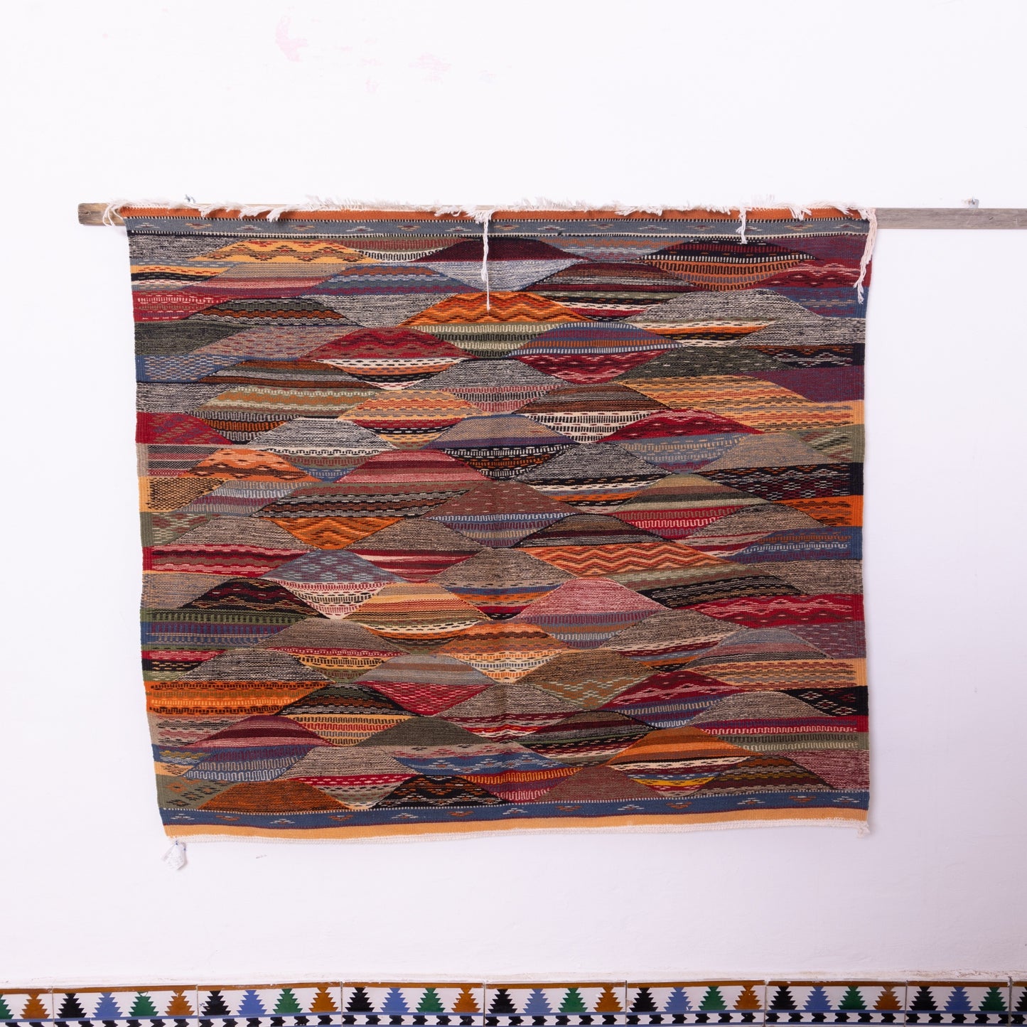 Handwoven Moroccan Akhnif Rug – A Stunning Tapestry of Colors ; 5,25 ft / 4,59 ft