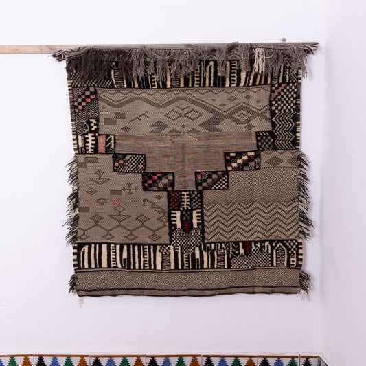 Handwoven Akhnif Rug – Moroccan Berber Artistry in Black & Beige