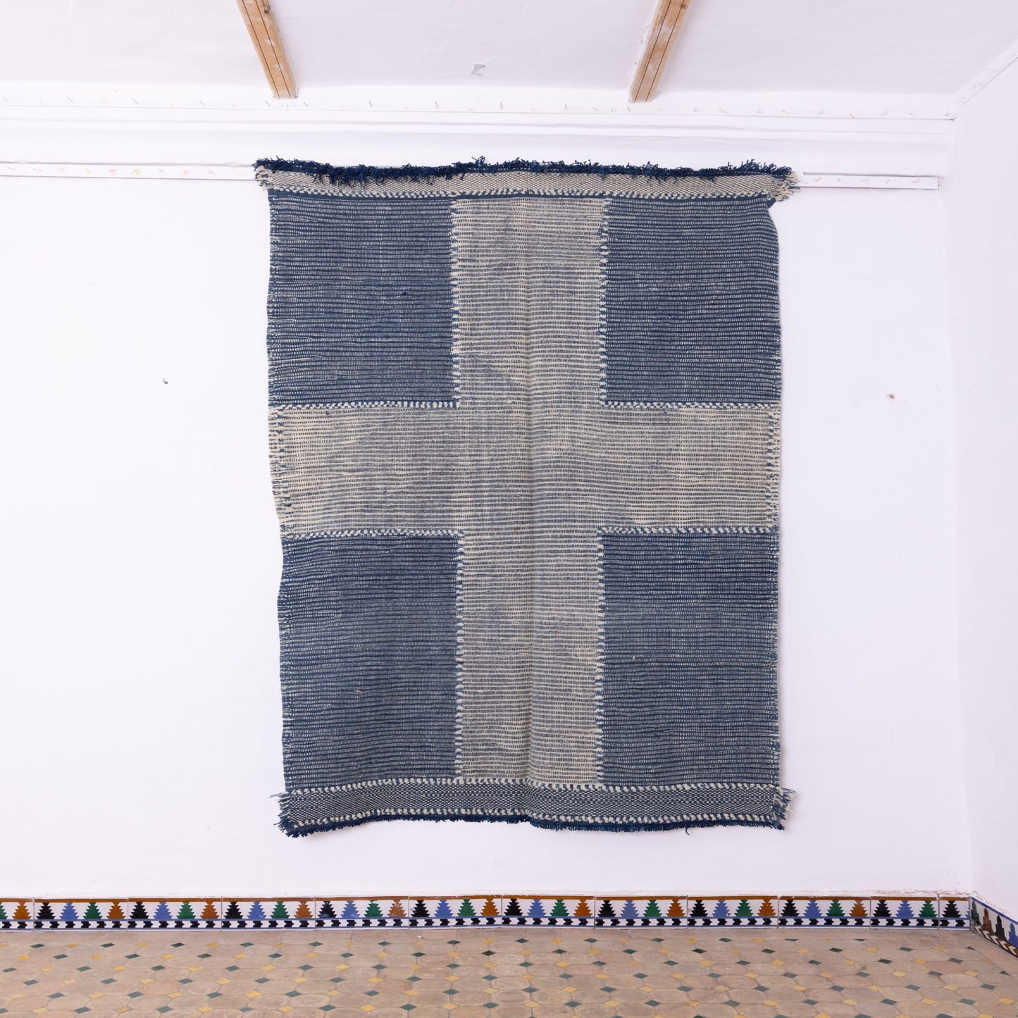 Handwoven Moroccan Akhnif Rug – Modern Tribal Cross Pattern ; 8,69 ft / 5,25 ft