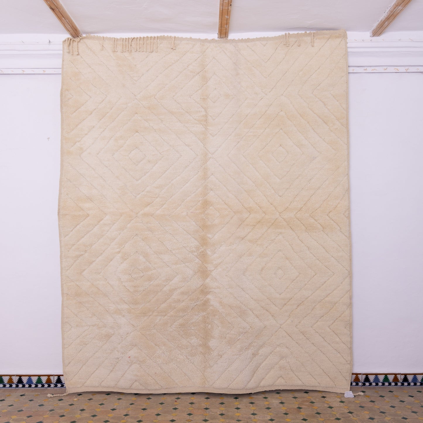 Handwoven Moroccan Mrirt Rug – Plush Wool Berber Carpet with Diamond Pattern in Neutral Beige ; 10,83 ft / 6,73 ft