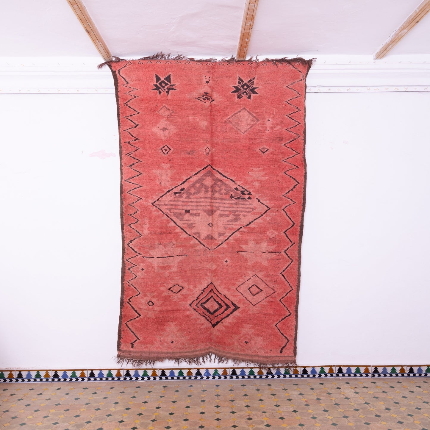 Vintage Moroccan Rehamna Rug - Timeless Red & Black Berber Wool Carpet ; 10,17 ft /  4,92 ft