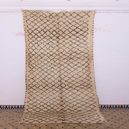Whispered Grids” – Vintage Moroccan Beni Ourain Runner with Subtle Diamond Mesh