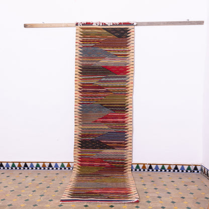 Handwoven Moroccan Akhnif Runner Rug – Bold Geometric Patterns ; 9,68 ft  / 1,97 ft