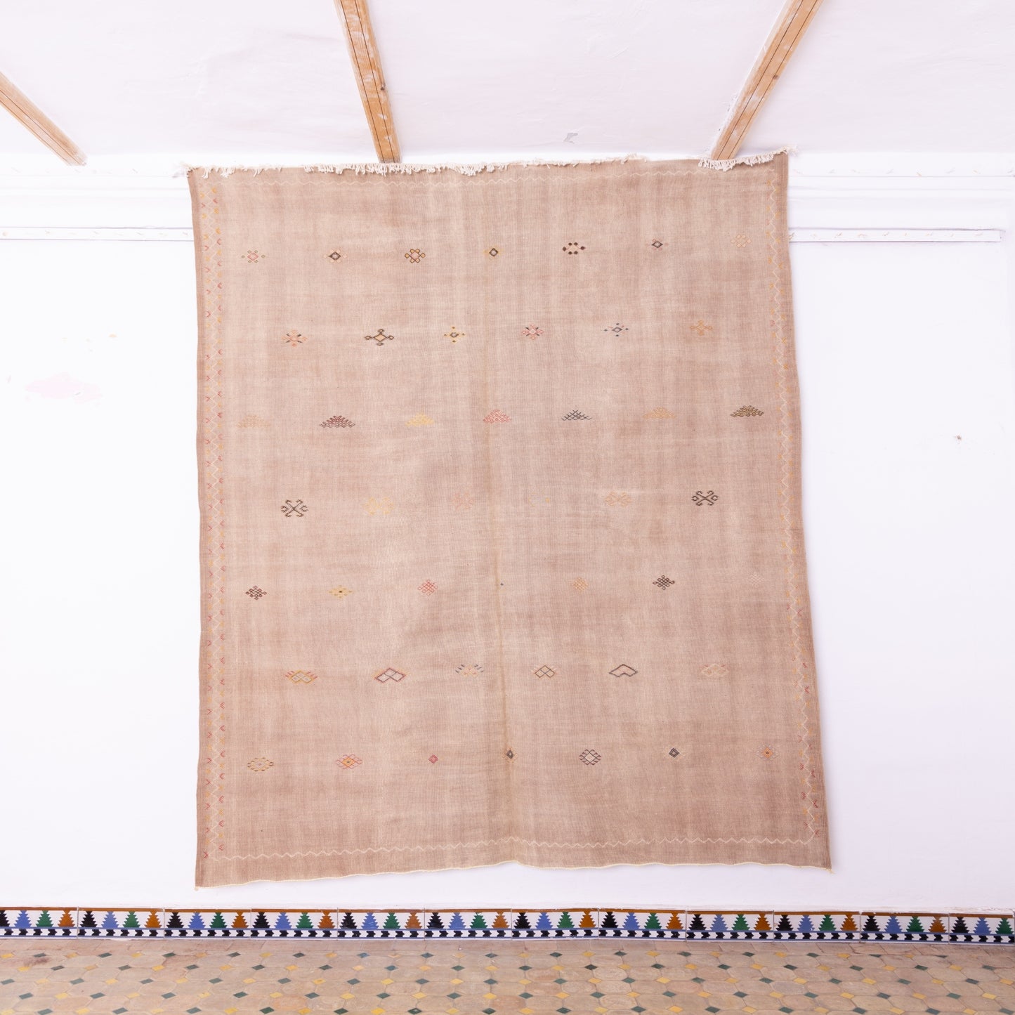 Handwoven Moroccan Akhnif Rug – Elegant Wool & Cotton Berber Carpet ; 9,84 ft / 9,84 ft