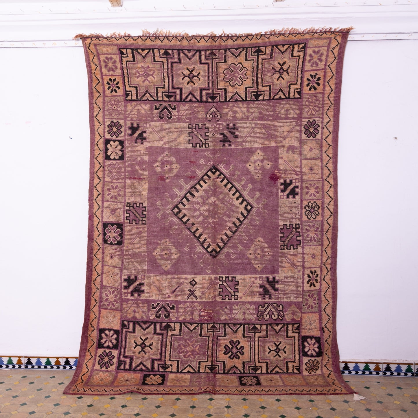 Vintage Moroccan Bjaad Rug – Handwoven Berber Wool Rug with Geometric Tribal Patterns – Unique Mauve & Beige Tones