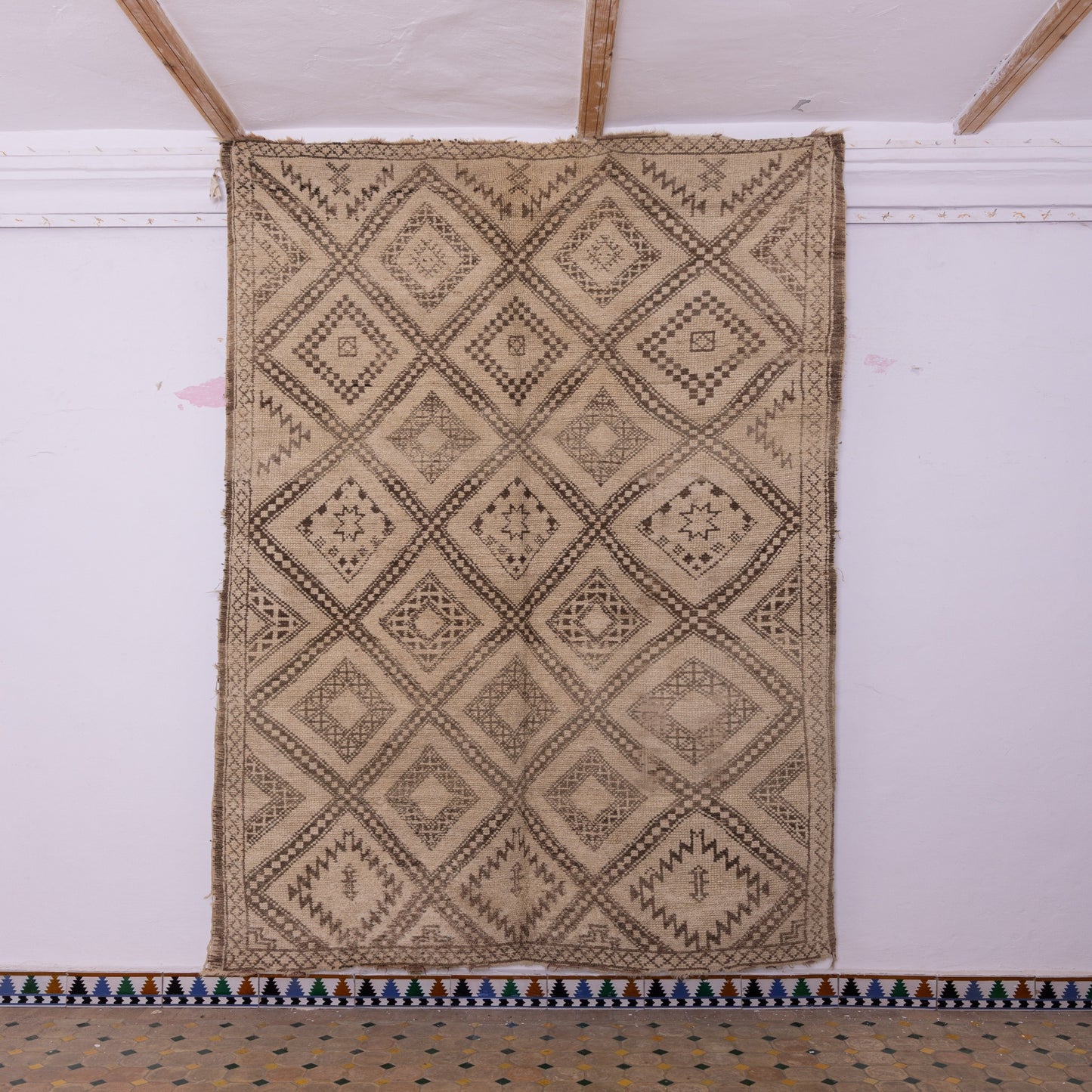 Vintage Moroccan Berber Rug – Handwoven Wool Carpet with Geometric Diamond Tribal Motifs ; 10,17 ft / 5,91 ft