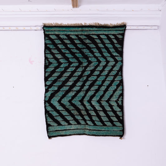 Handwoven Taznakht Moroccan Rug – 100% Wool Green & Black Chevron Carpet – Authentic Berber Artisan Weaving – Bold Geometric Design