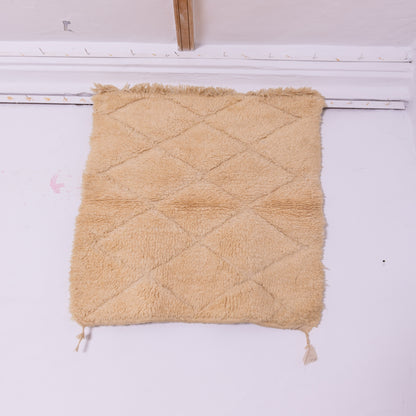 Handwoven Taznakht Moroccan Rug – 100% Wool Beige Diamond Pattern Carpet – Luxurious Plush Berber Rug – Soft Minimalist Design ;  4,27 ft / 3,12 ft