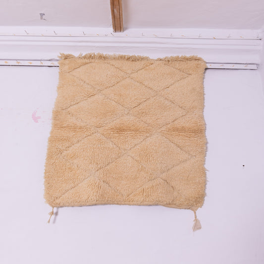 Handwoven Taznakht Moroccan Rug – 100% Wool Beige Diamond Pattern Carpet – Luxurious Plush Berber Rug – Soft Minimalist Design