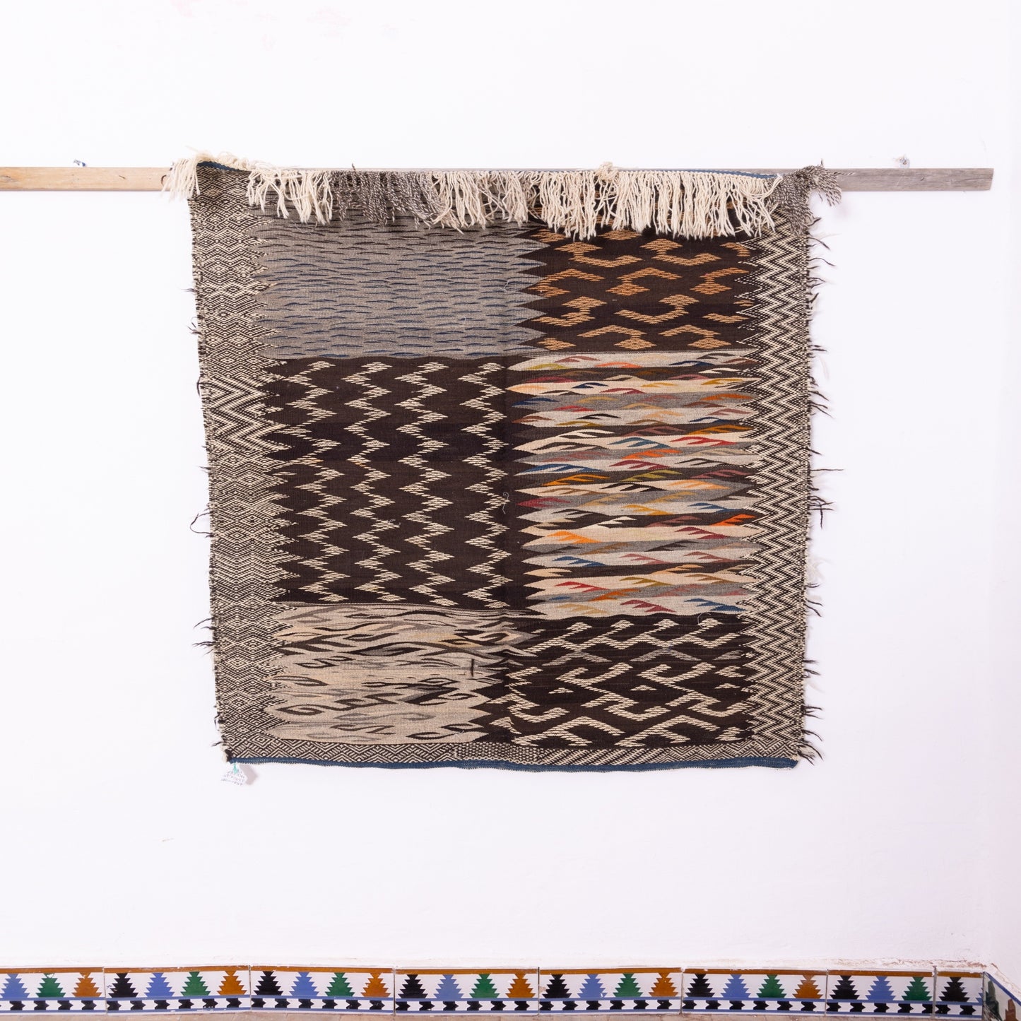 Handwoven Moroccan Akhnif Rug – Authentic Berber Wool Carpet ; 5,09 ft / 3,77 ft