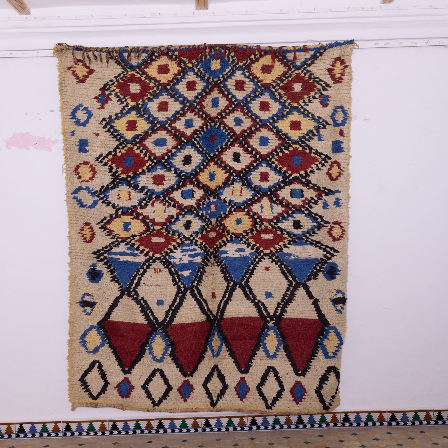 Mountain Echo” – Vintage Azilal Rug with Bold Diamond Motifs