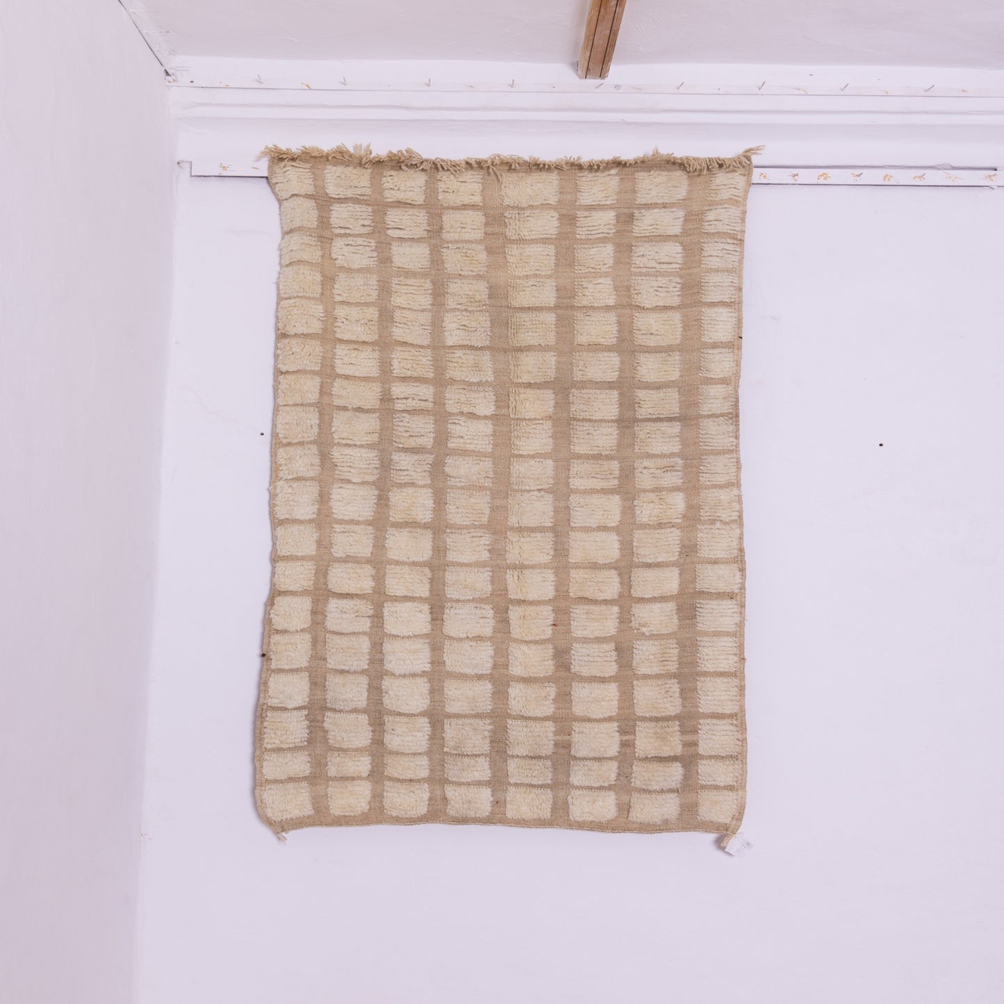 Handwoven Taznakht Moroccan Rug – 100% Wool Beige & Cream Textured Grid Pattern – Authentic Berber Minimalist Carpet – High Atlas Artisan Craft ;  6,73 ft  /  3,61 ft