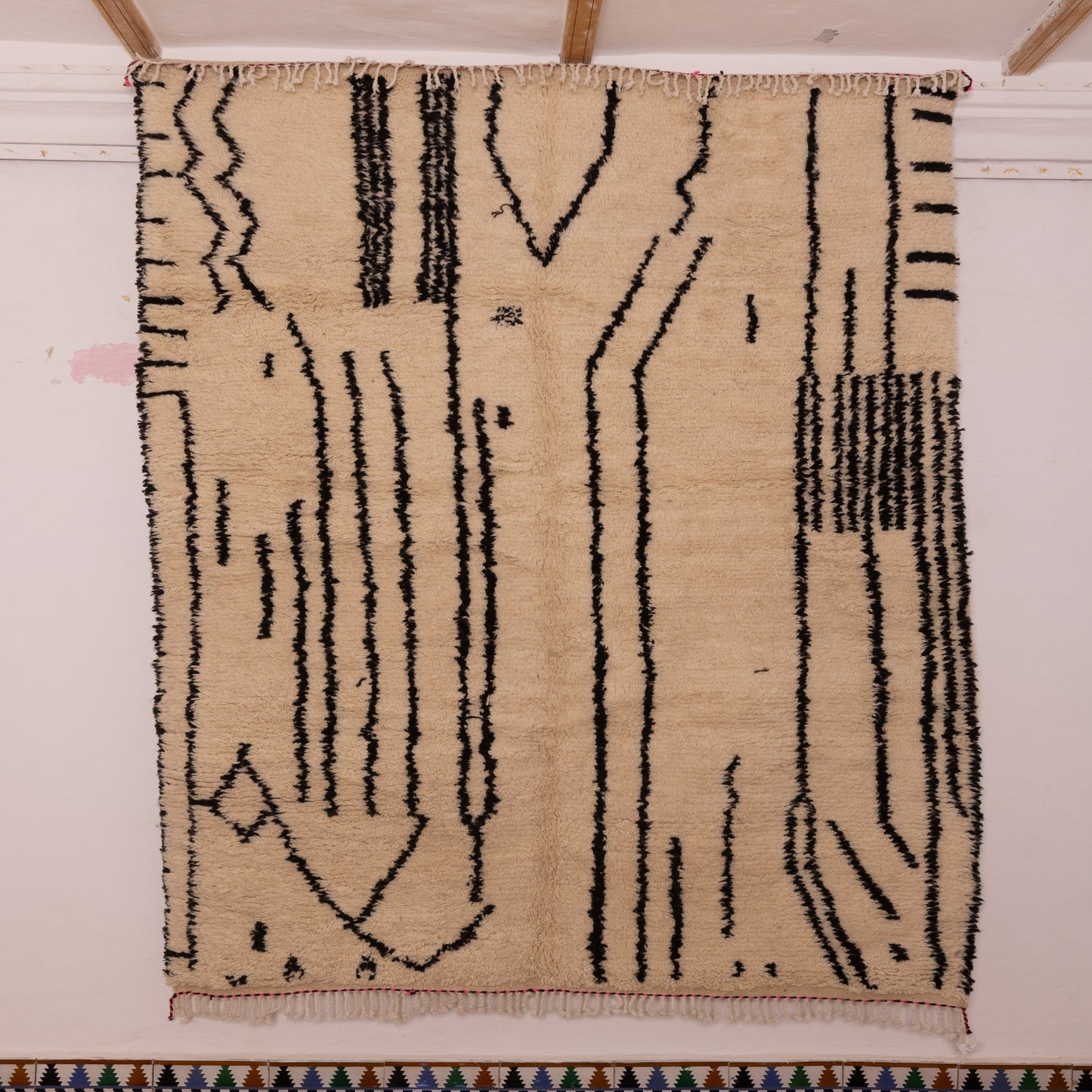 Modern Azilal Rug - Minimalist Moroccan Berber Carpet - 80% Wool 20% Cotton - Neutral Abstract Lines