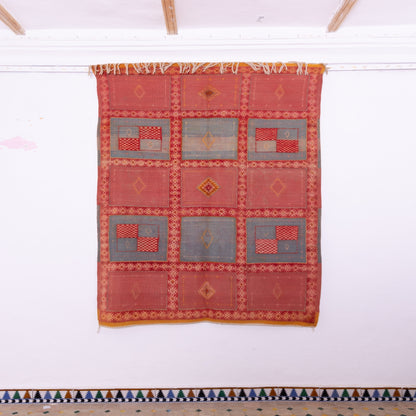 Handwoven Moroccan Akhnif Rug – Red & Blue Geometric Patchwork ; 7,87 ft /  5,25 ft