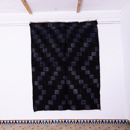 Handwoven Taznakht Moroccan Rug – 100% Wool Black & Deep Blue Geometric Pattern – Authentic Berber Artisan Craft – Bold Minimalist Design ; 8,37 ft  /  5,25 ft