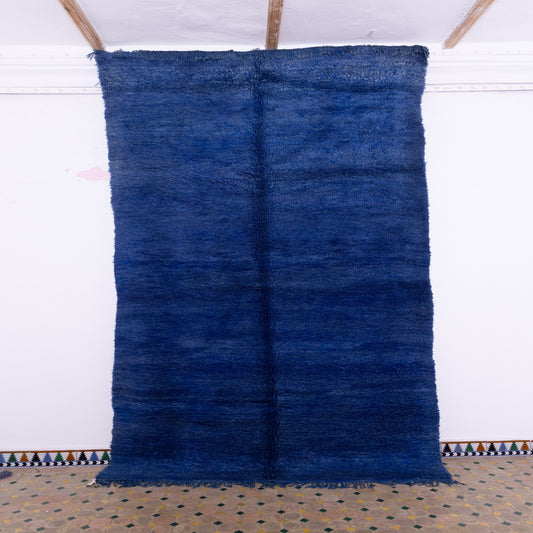 Vintage Moroccan Berber Rug – Handwoven Wool from Moyen Atlas – Deep Majorelle Blue Minimalist Design – Authentic Beni Mguild Carpet – Bohemian & Modern Home Decor