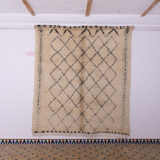 Handwoven Moroccan Beni Ourain Rug – Vintage Wool Berber Carpet – Minimalist Diamond Design