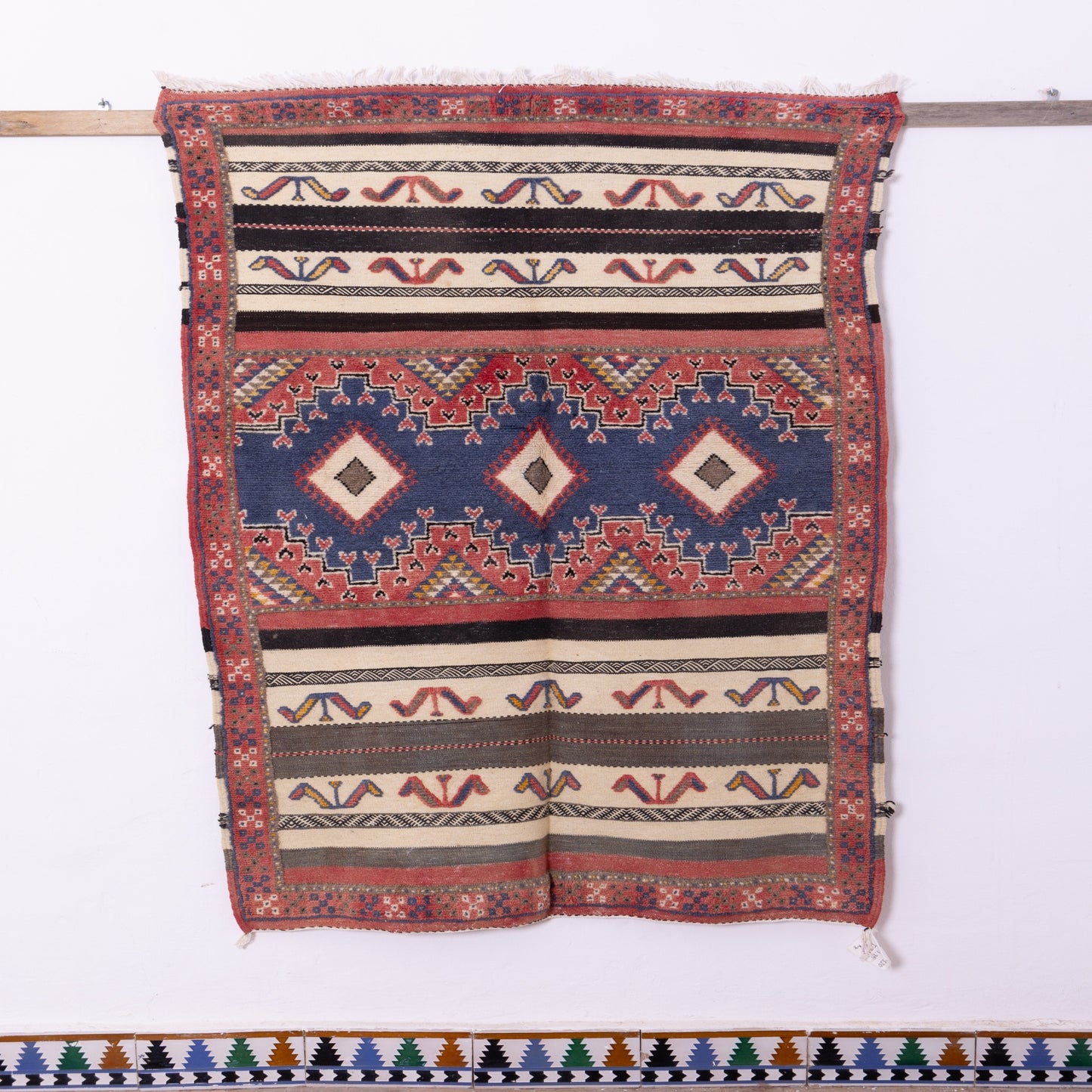 Handwoven Akhnif Moroccan Rug – Tribal Berber Flatweave in Deep Blue & Red ; 5,91 ft / 3,77 ft