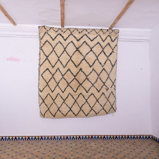 Handwoven Moroccan Berber Rug – Diamond Pattern in Natural Wool