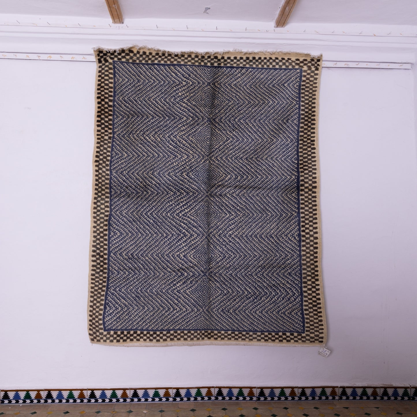 Handwoven Taznakht Moroccan Rug – 100% Wool Black & Blue Geometric Carpet – Authentic Berber Craftsmanship – High Atlas Artisan Weaving ;  8,86 ft / 5,09 ft