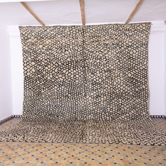 Handwoven Moroccan Mrirt Rug – Luxurious High-Pile Wool Berber Carpet in Black & Beige Geometric Design