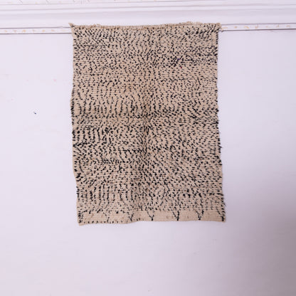 Desert Haze” – Minimalist Beni Ourain Rug with Micro-Dot Motif