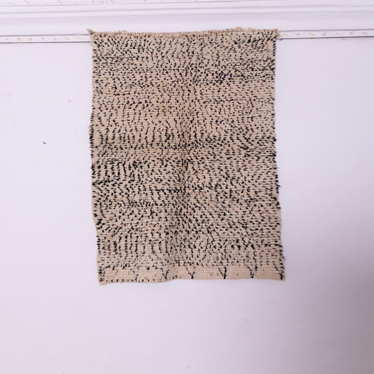 Desert Haze” – Minimalist Beni Ourain Rug with Micro-Dot Motif