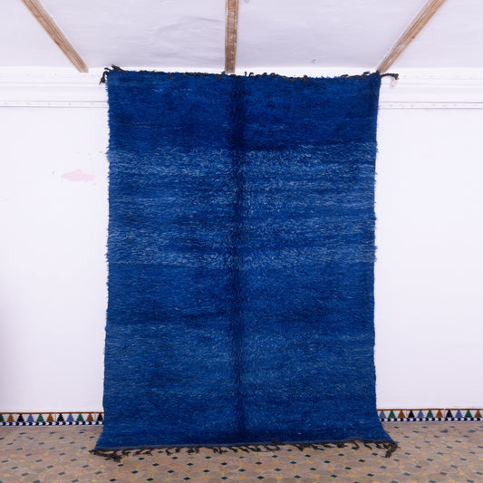 Vintage Moroccan Berber Rug – Handwoven Wool from Moyen Atlas – Deep Majorelle Blue Beni Mguild Carpet – Cozy & Timeless Minimalist Home Decor
